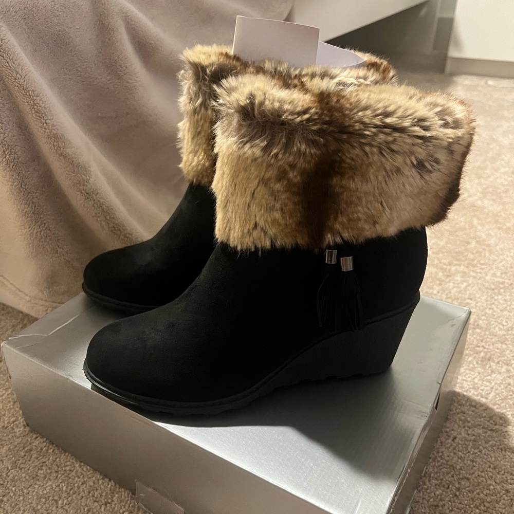 Cloudwalkers Alma Wedge Ankle Boot with fur and zipper